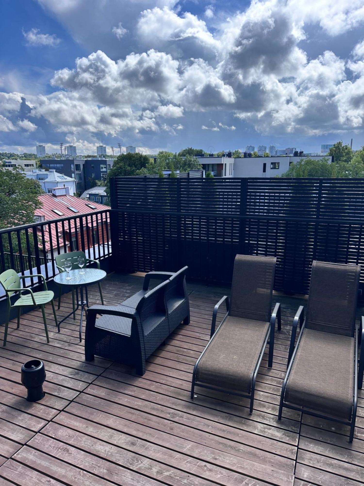 Thomas' Home - Trendy, Central & Balcony タリン エクステリア 写真